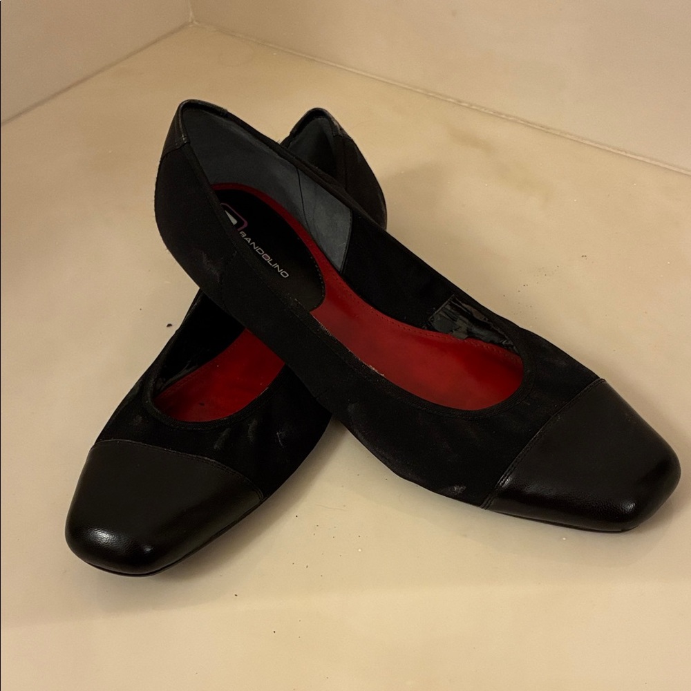 Bandolino Black Flats with cap tie